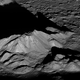 Las montañas en el centro del cráter Tycho, vistas por las cámaras de la Lunar Reconnaissance Orbiter en 2011.